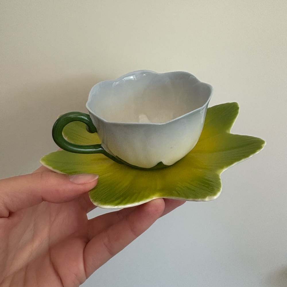 Two’ S Company CONSERVATORY COLLECTION Blue Tulip Cup And Green Saucer